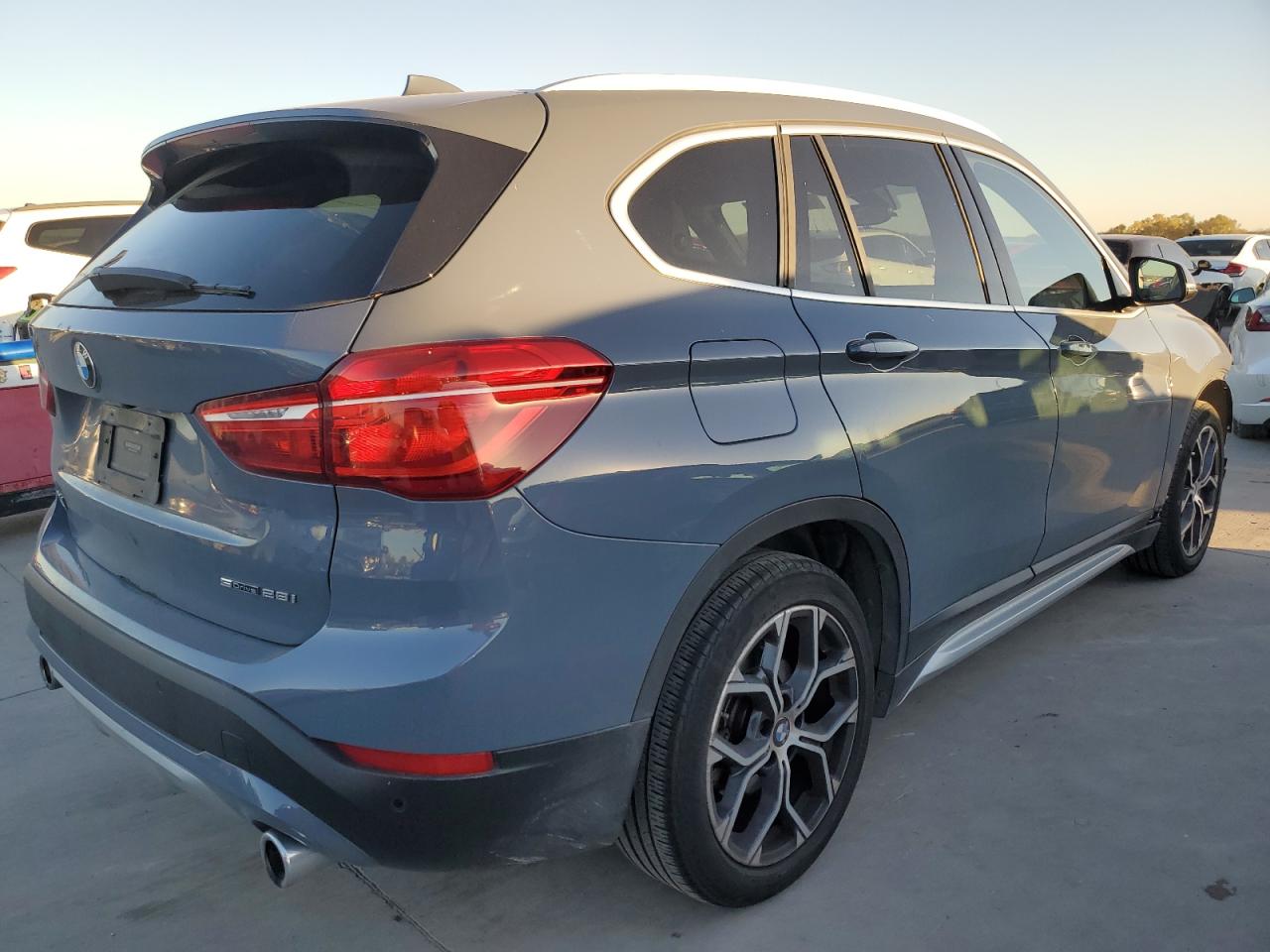 Obraz 3 z 2021 BMW X1 SDRIVE28I 2021 z VIN WBXJG7C06M5S69085