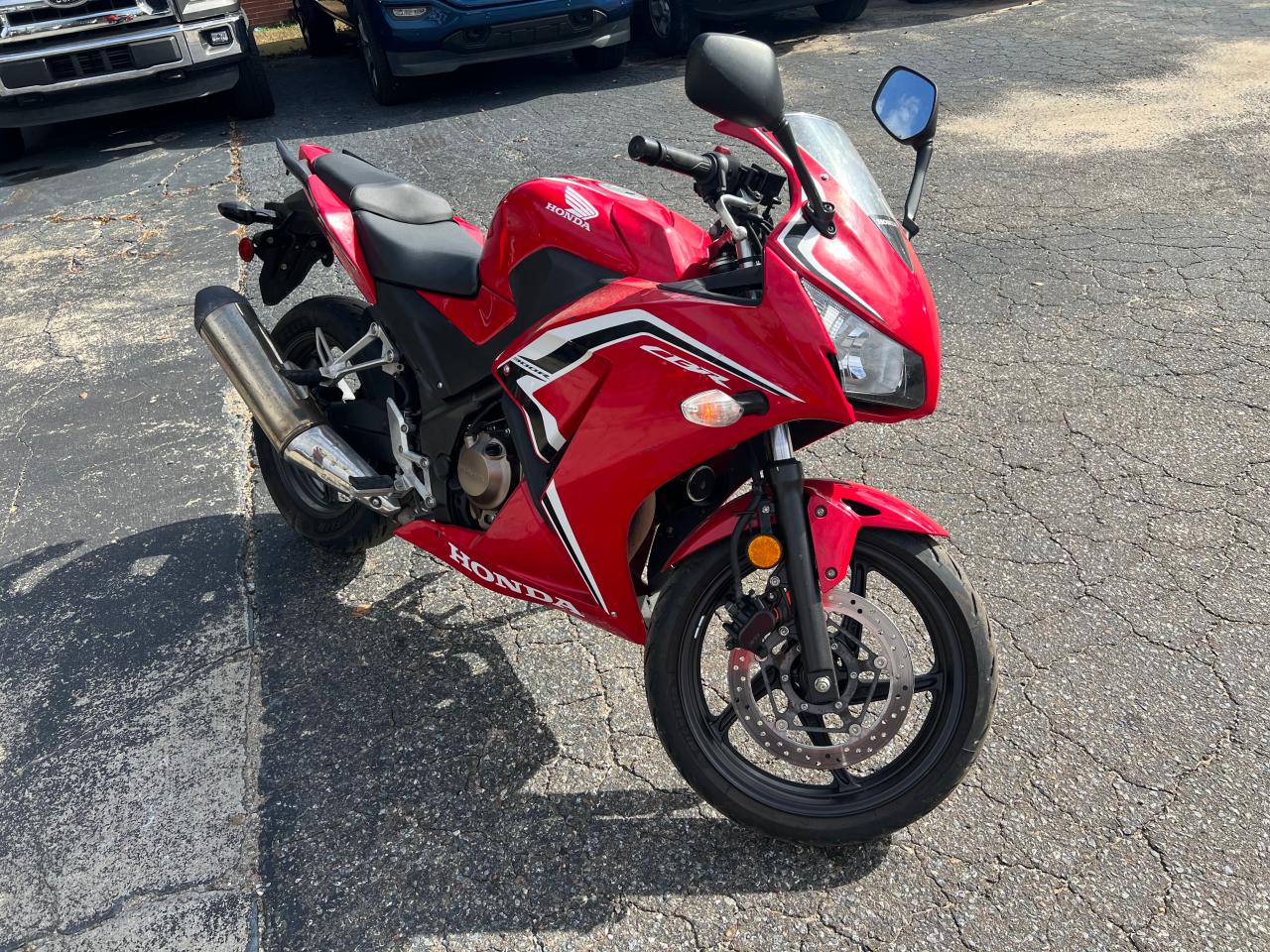 Image 1 of 2021 HONDA CBR300 R 2021 with VIN MLHNC5101M5700737