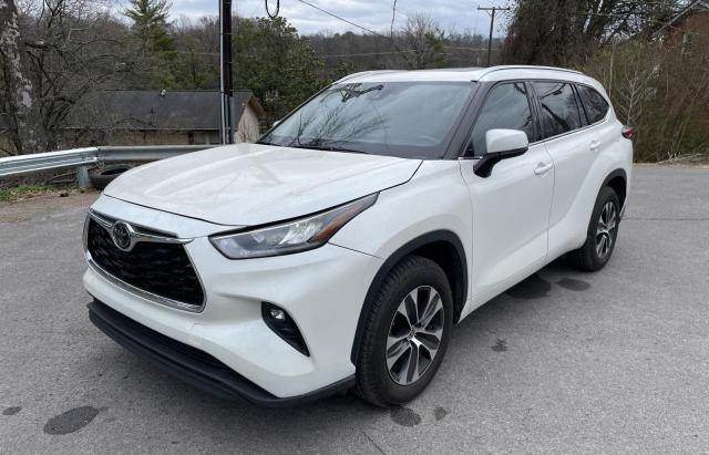 Image 2 of 2020 TOYOTA HIGHLANDER XLE 2020 with VIN 5TDHZRAH5LS512873