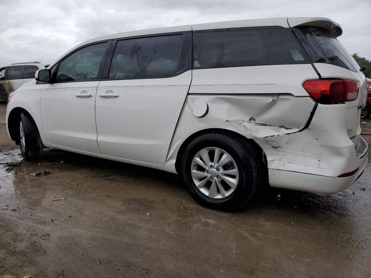 Image 2 of 2016 KIA SEDONA L 2016 with VIN KNDMA5C11G6120476
