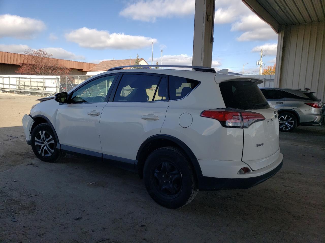Изображение 2 2016 TOYOTA RAV4 LE 2016 с VIN JTMZFREV6GJ063977
