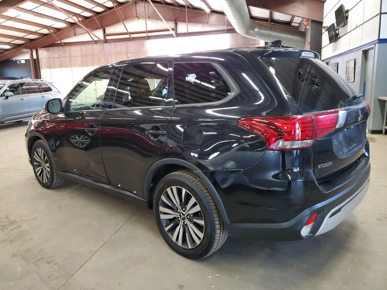 Image 2 of 2019 MITSUBISHI OUTLANDER SE 2019 with VIN JA4AD3A38KZ044968