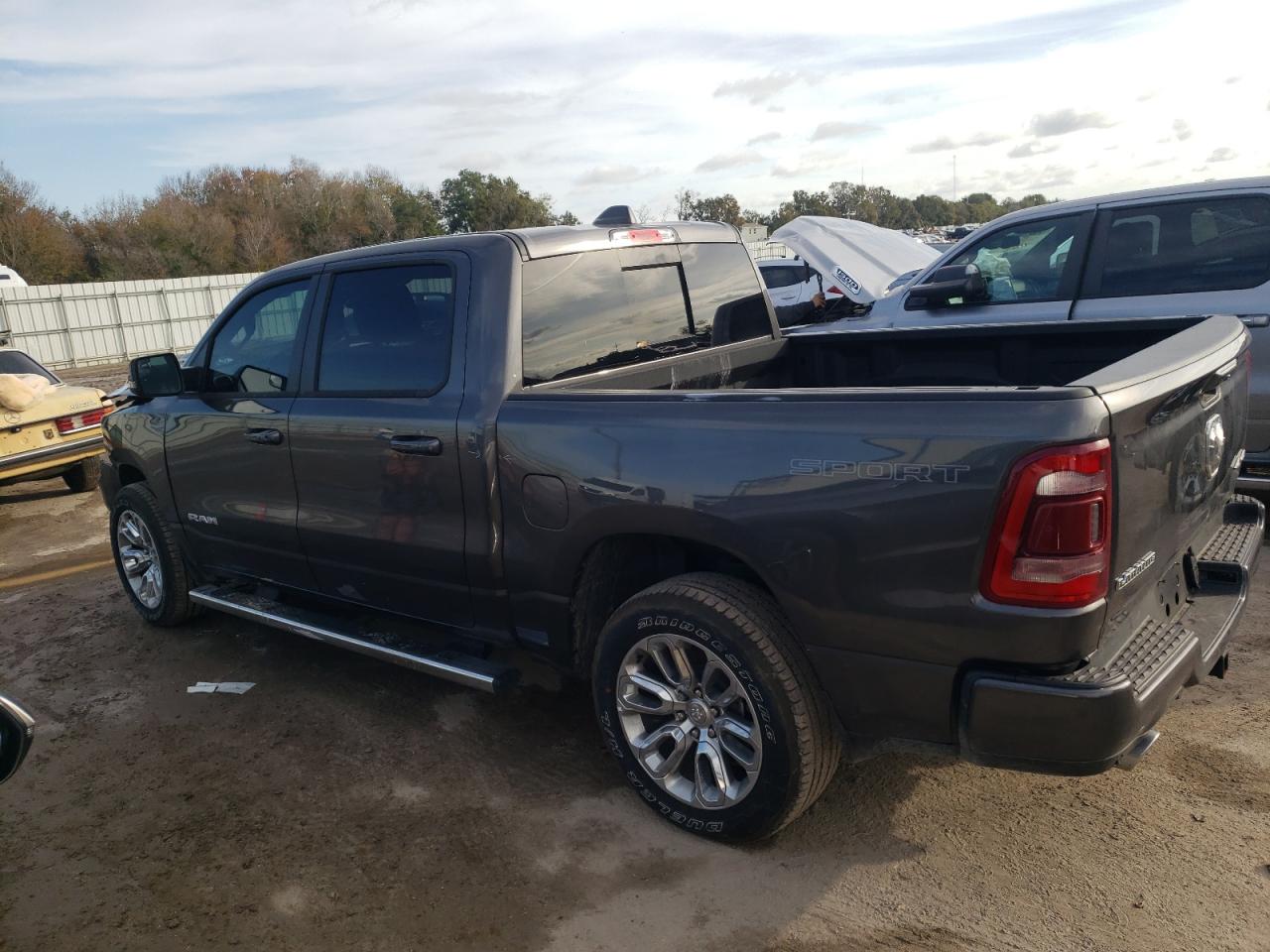 Изображение 2 2023 RAM 1500 LARAMIE 2023 с VIN 1C6SRFJT3PN637592