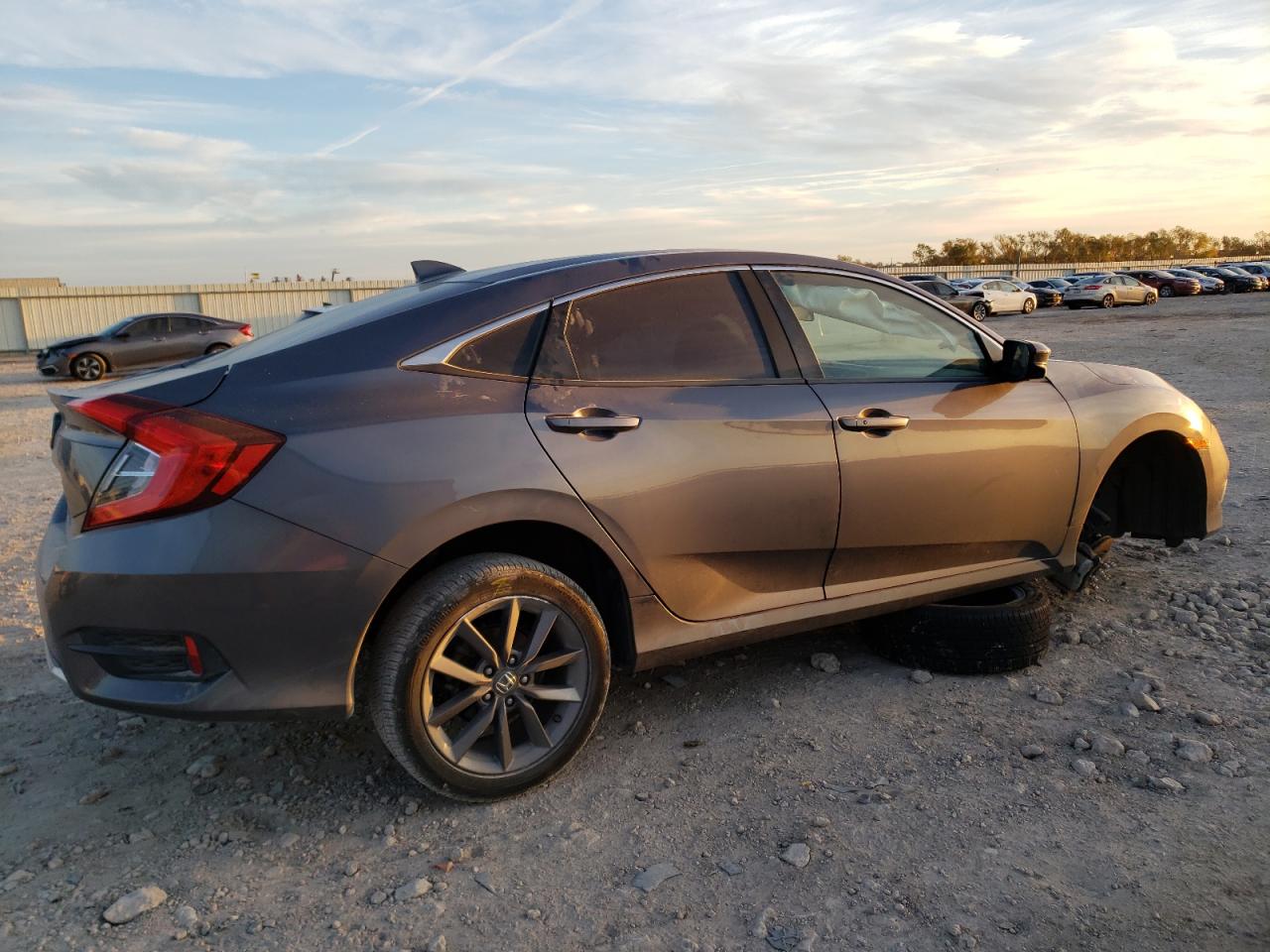 Image 3 of 2019 HONDA CIVIC EX 2019 with VIN 19XFC1F37KE206998