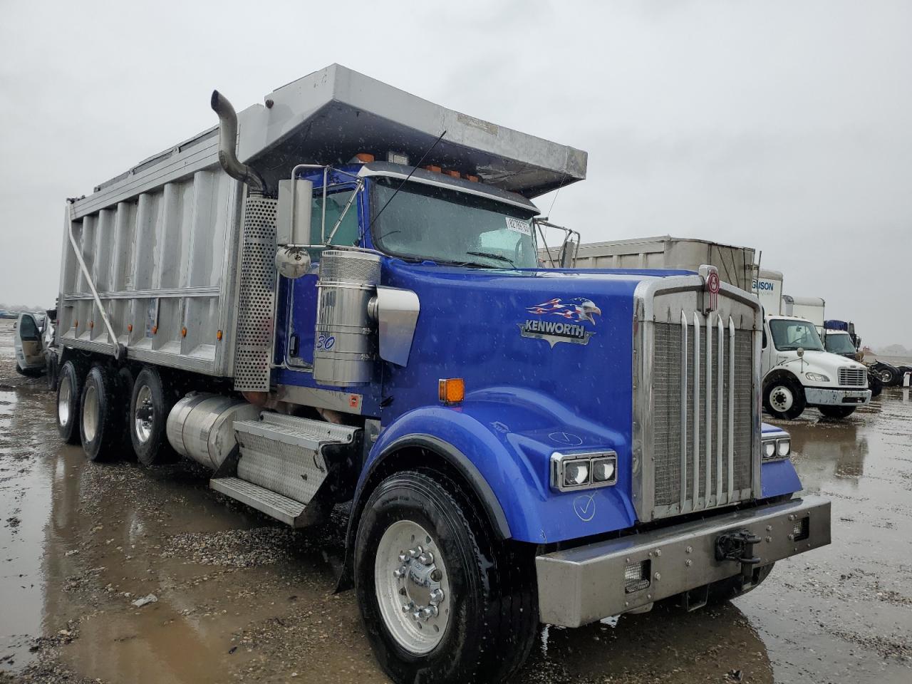 Image 1 of 2009 KENWORTH CONSTRUCTION W900 2009 with VIN 1NKWX4EX39J256612