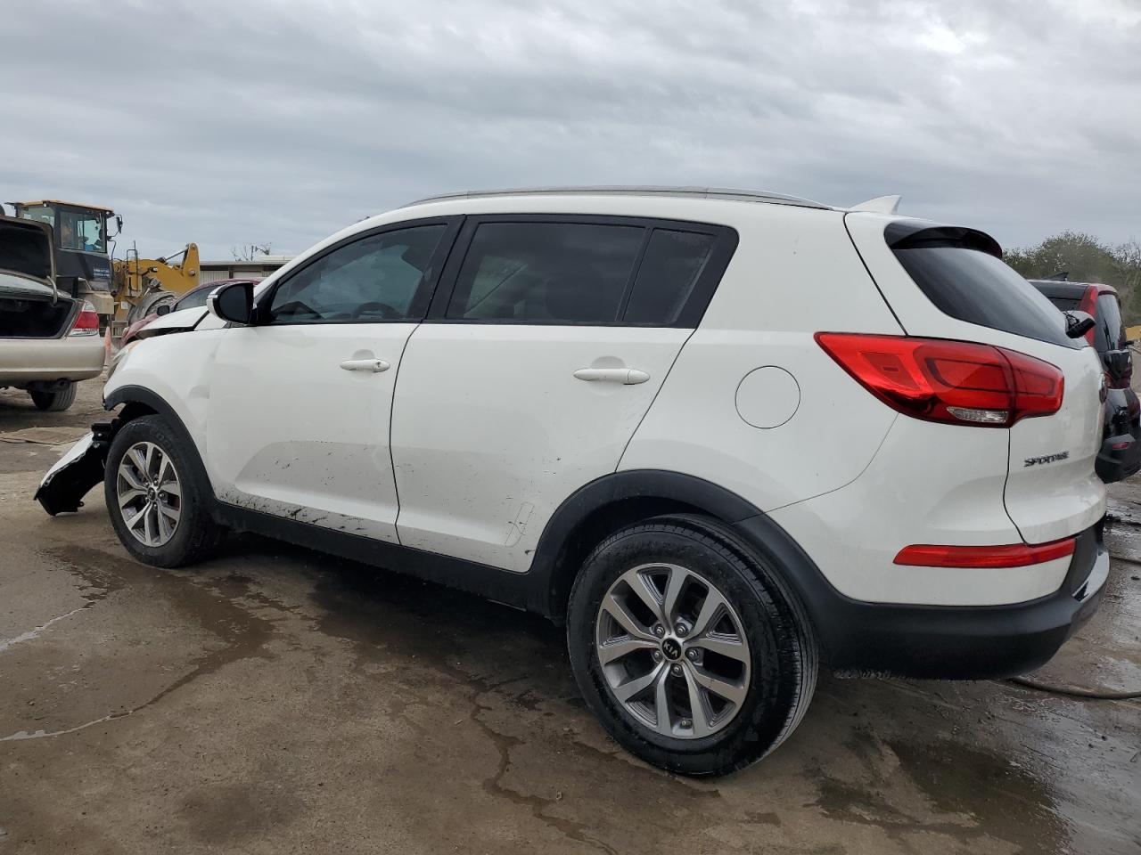 Изображение 2 2015 KIA SPORTAGE LX 2015 с VIN KNDPB3AC1F7785650