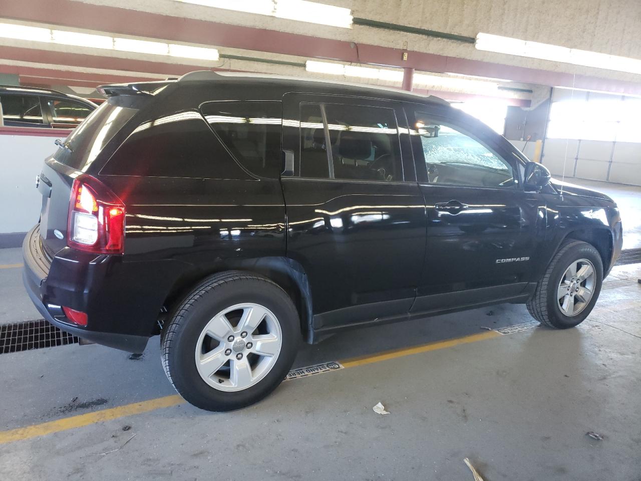 Obraz 3 z 2017 JEEP COMPASS LATITUDE 2017 z VIN 1C4NJCEA1HD212447