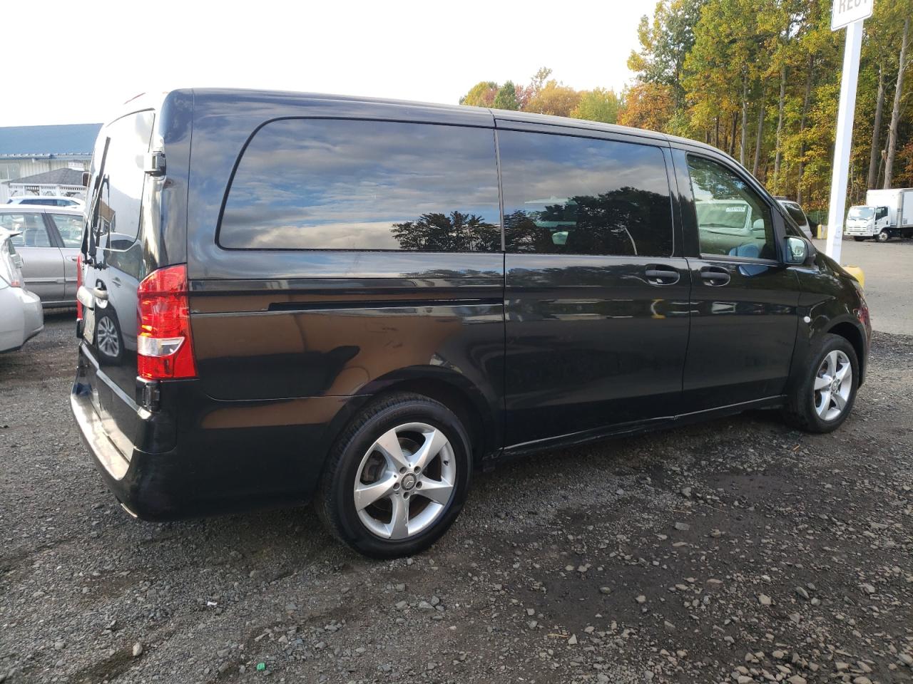 Image 3 of 2017 MERCEDES-BENZ METRIS  2017 with VIN WD4PG2EE3H3336381