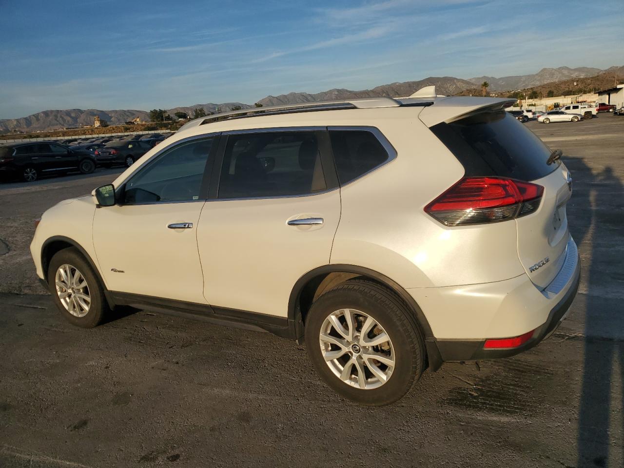 Obraz 2 z 2017 NISSAN ROGUE SV HYBRID 2017 z VIN 5N1ET2MV2HC827762