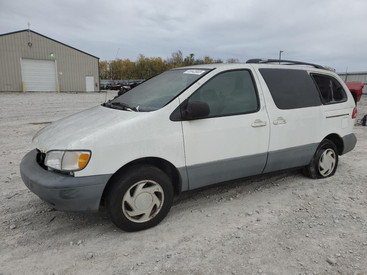 Image 1 of 1998 TOYOTA SIENNA LE 1998 with VIN 4T3ZF13C8WU068617