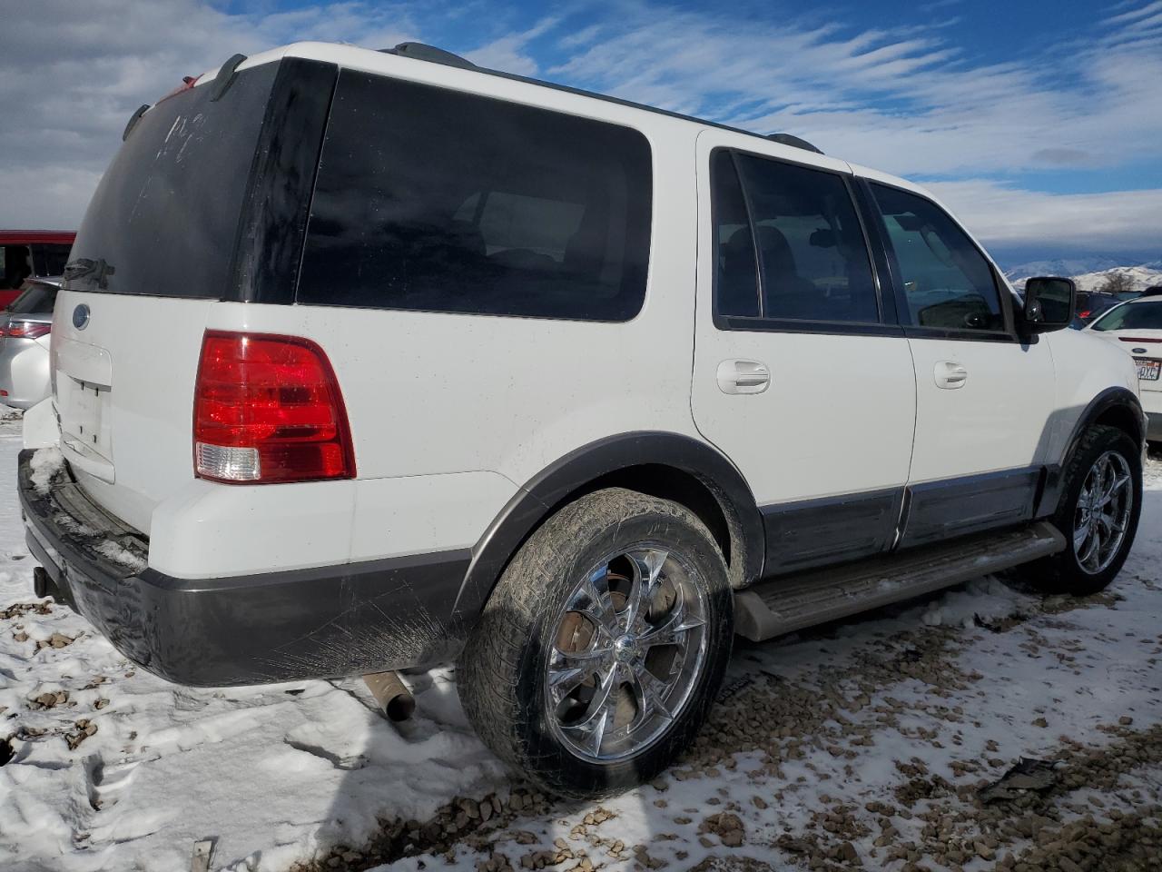 Image 3 of 2004 FORD EXPEDITION XLT 2004 with VIN 1FMPU15LX4LA27864