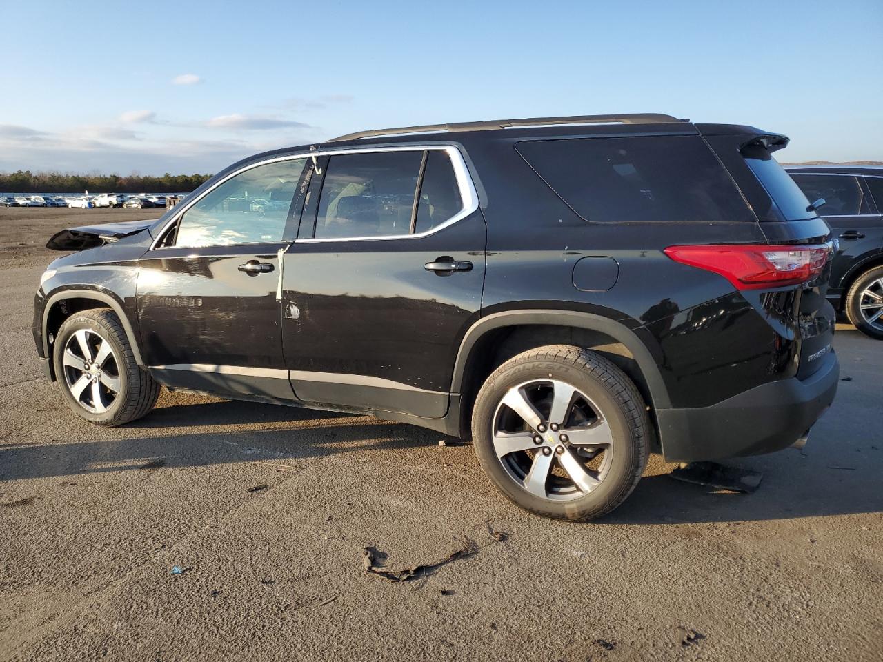 Изображение 2 2021 CHEVROLET TRAVERSE LT 2021 с VIN 1GNEVHKW5MJ134114