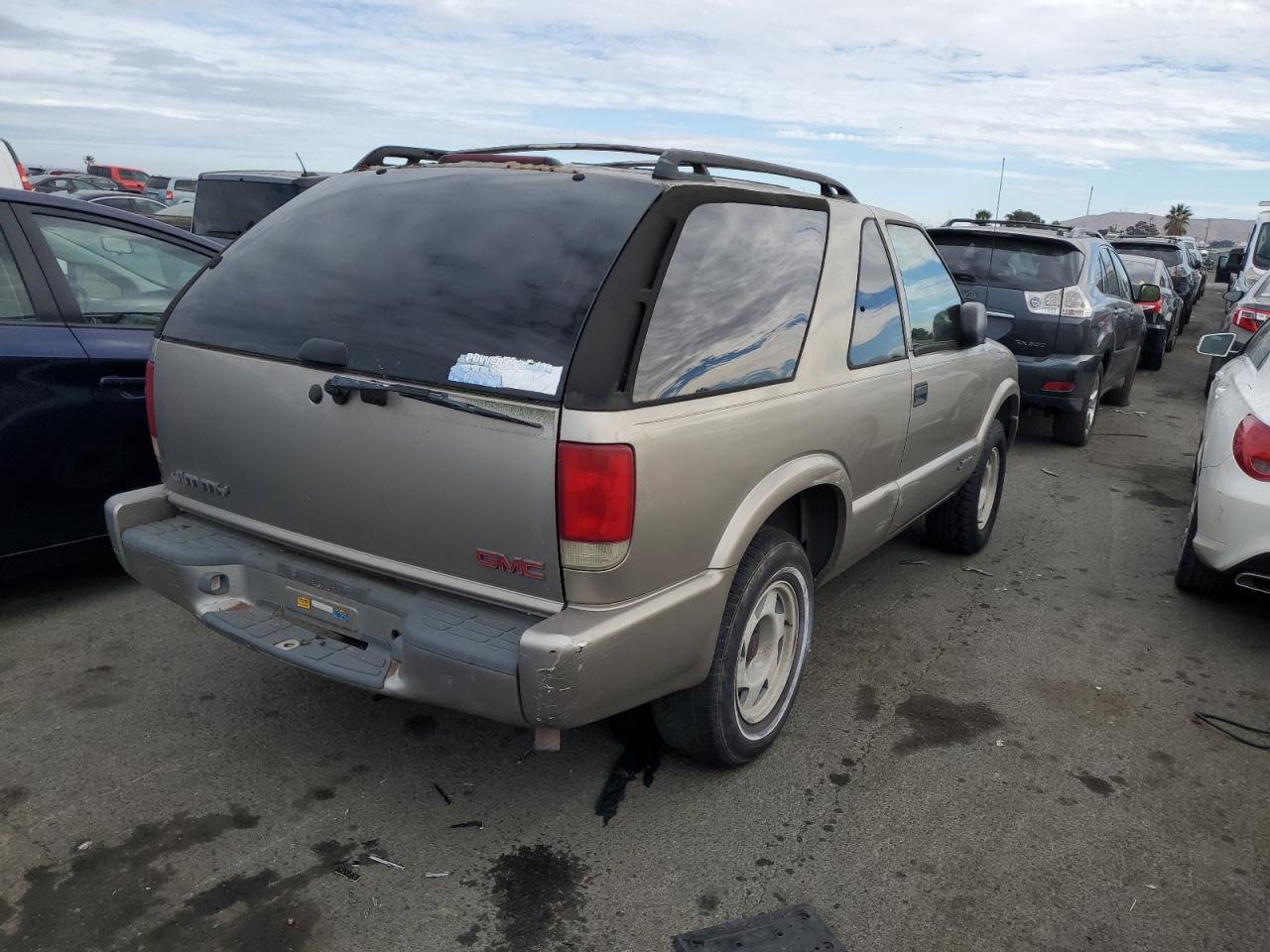 Image 3 of 2000 GMC JIMMY  2000 with VIN 1GKCS18W1YK100490