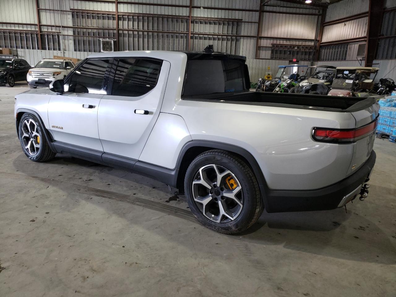 Изображение 2 2022 RIVIAN R1T ADVENTURE 2022 с VIN 7FCTGAAA8NN012729