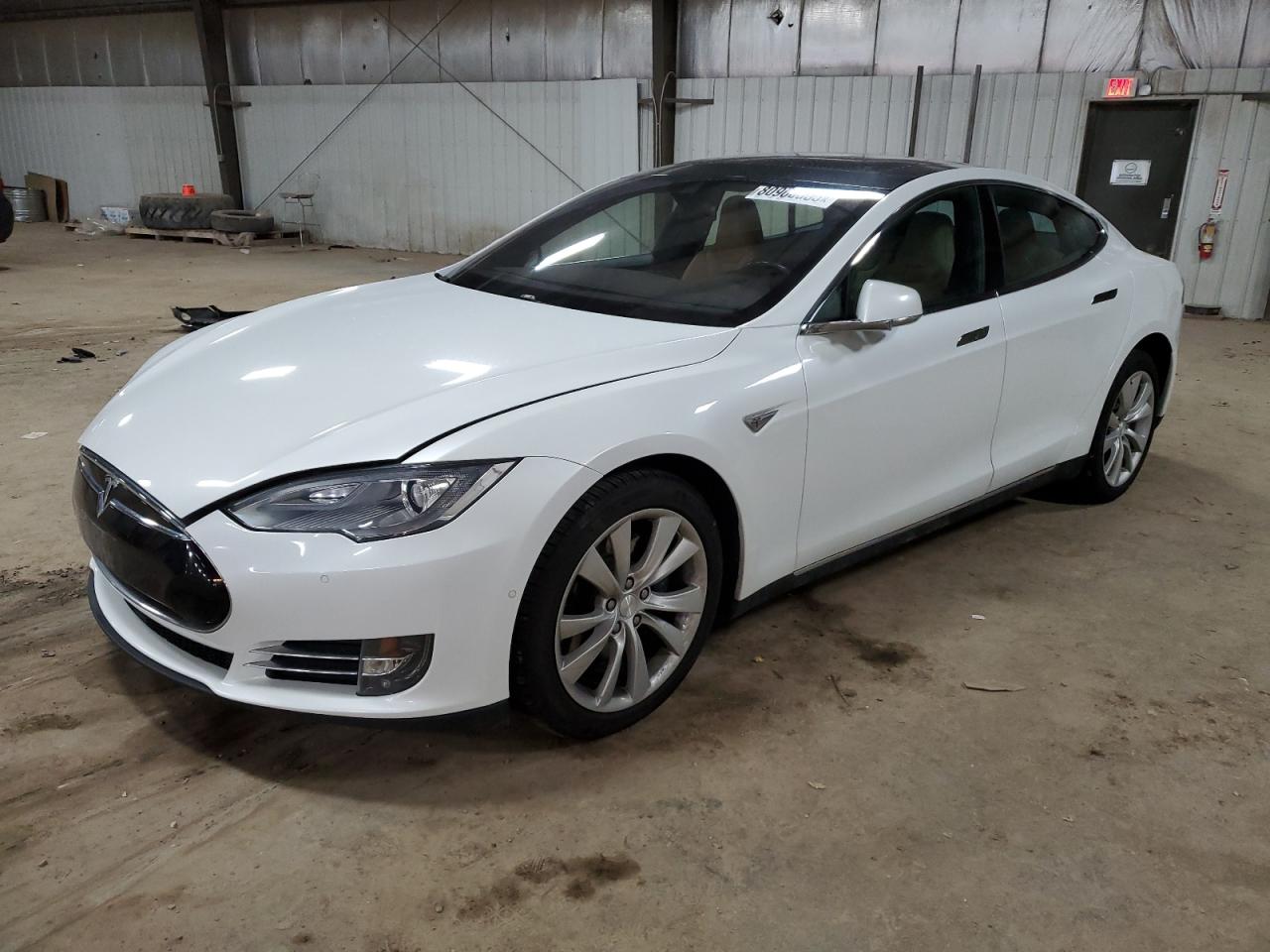 Изображение 2015 TESLA MODEL S 85D 2015