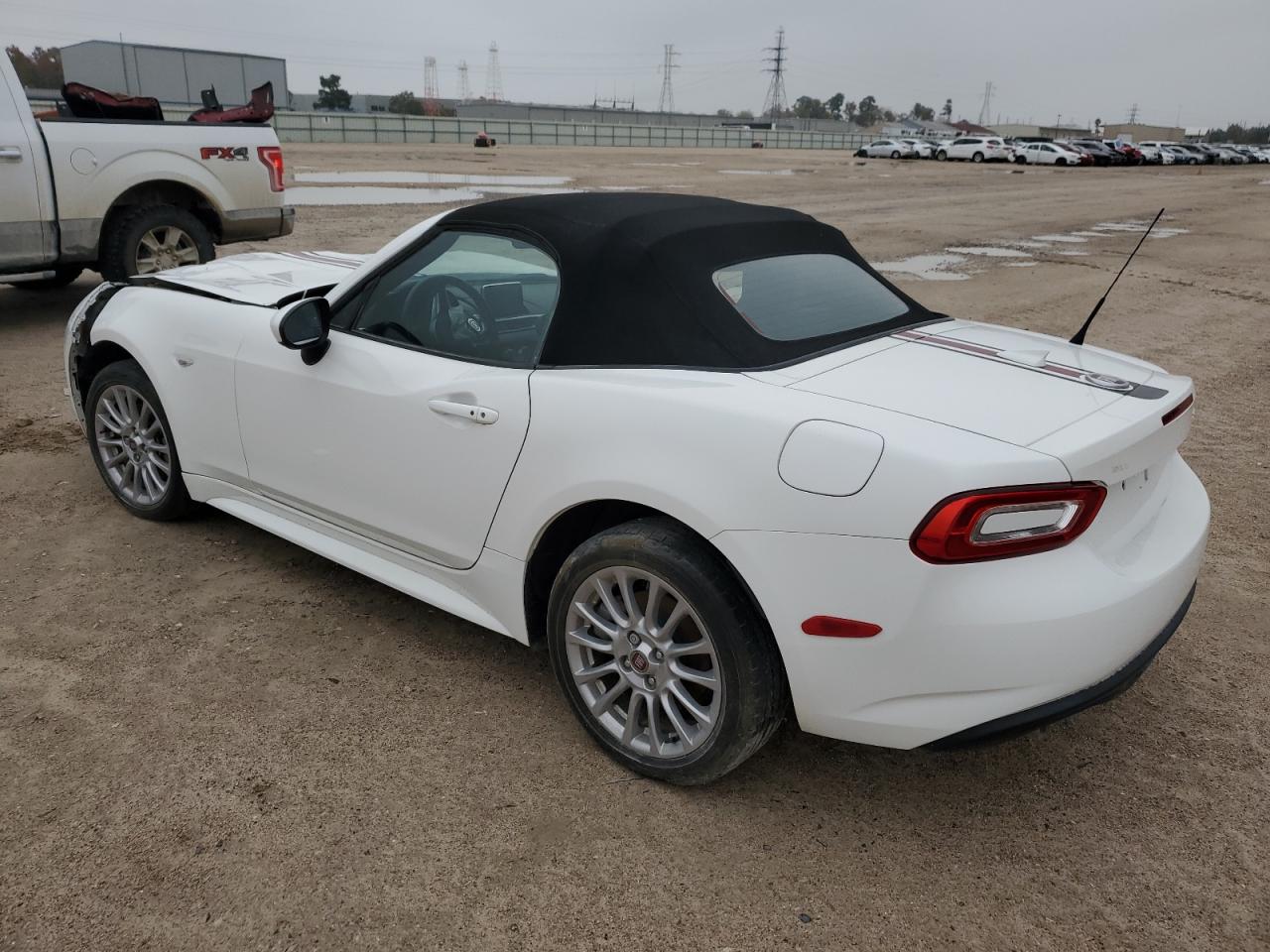 Image 2 of Fiat 124 Spider Classica 2020 with VIN JC1NFAEK1L0143903