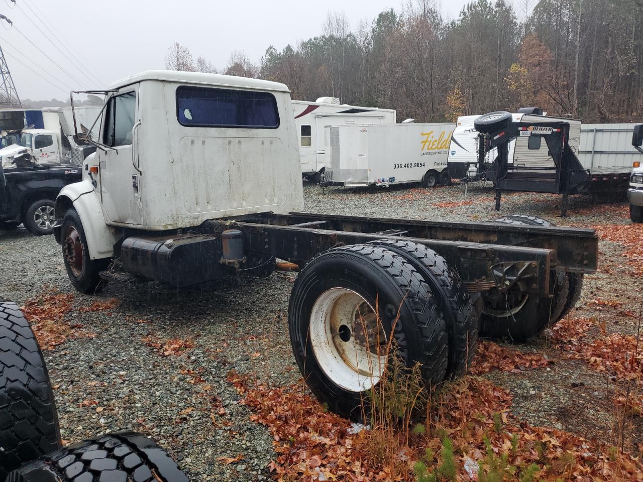 Image 3 of 2000 INTERNATIONAL 4000 4900 2000 with VIN 1HTSDAAL2YH263389
