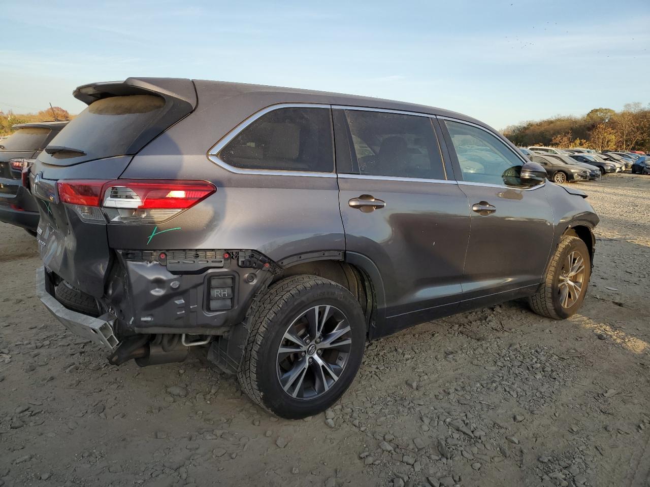 Obraz 3 z 2017 TOYOTA HIGHLANDER LE 2017 z VIN 5TDZARFH8HS032466