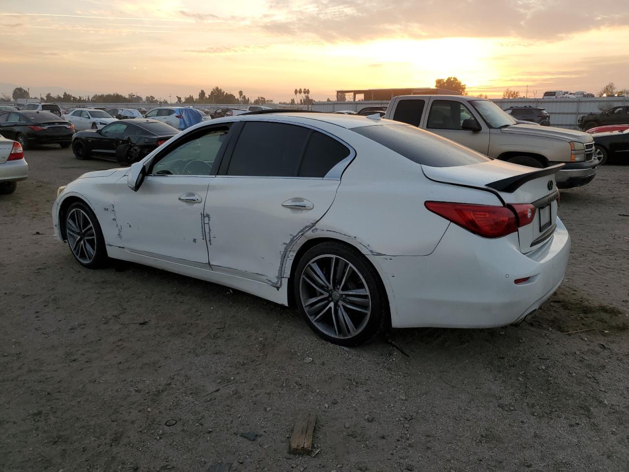 Изображение 2 2014 INFINITI Q50 BASE 2014 с VIN JN1BV7APXEM692608
