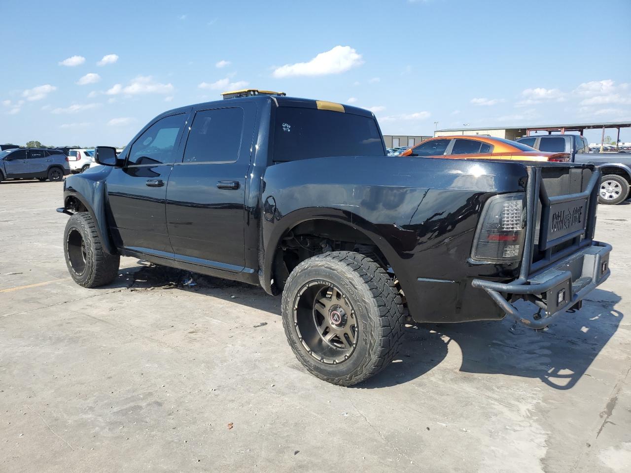 Изображение 2 Ram 1500 с VIN 1C6RR7KM1FS578196