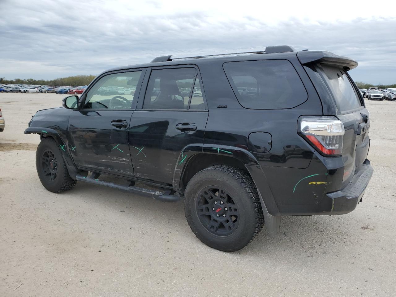 Image 2 of 2022 TOYOTA 4RUNNER SR5 2022 with VIN JTEFU5JRXN5256404