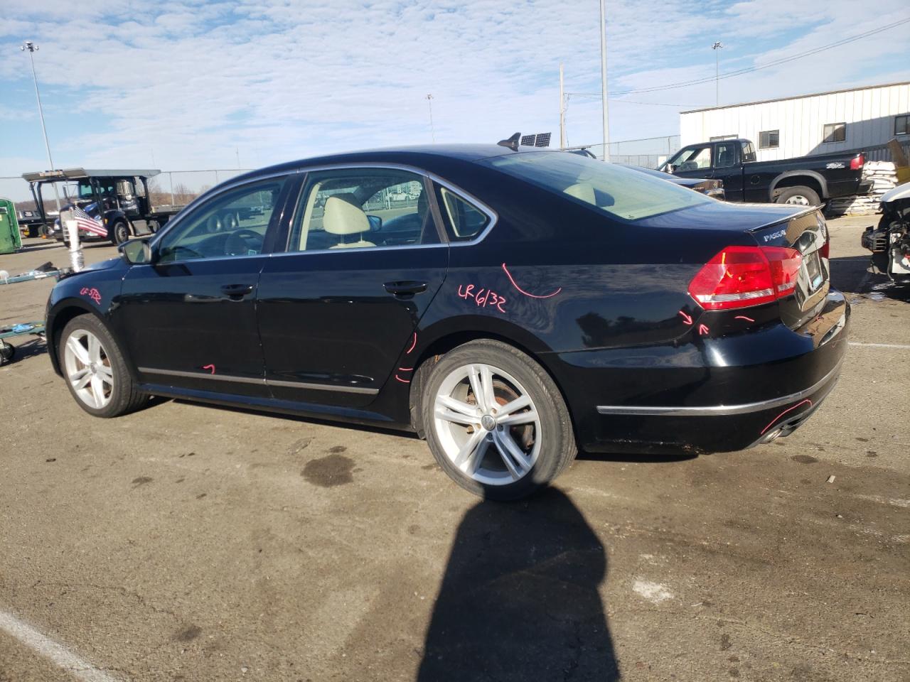 Obraz 2 z 2013 VOLKSWAGEN PASSAT SEL 2013 z VIN 1VWCN7A3XDC061583