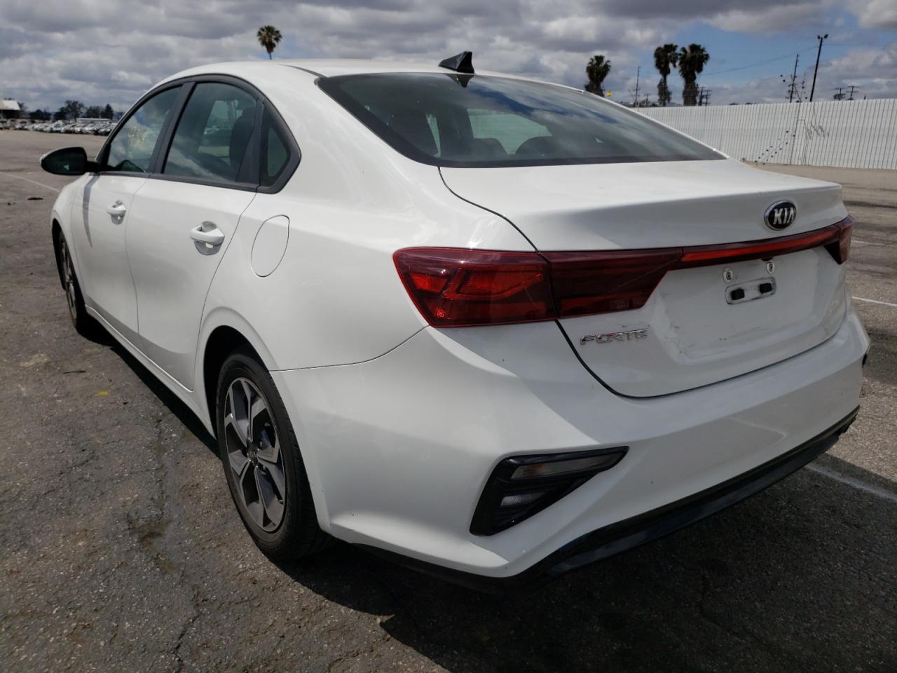 Image 3 of 2020 KIA FORTE FE 2020 with VIN 3KPF24AD5LE192119