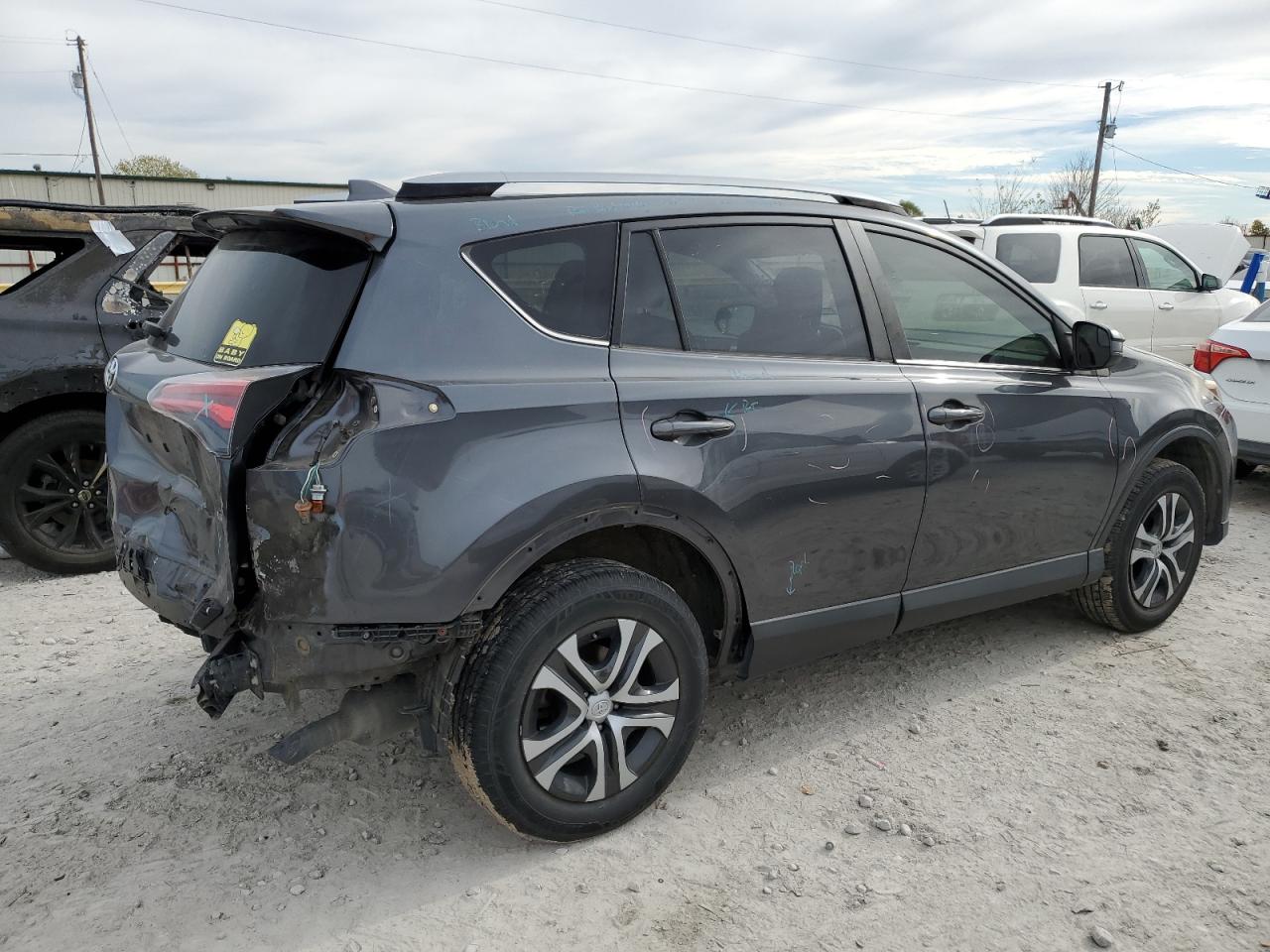 Obraz 3 z 2018 TOYOTA RAV4 LE 2018 z VIN JTMZFREV2JD110301
