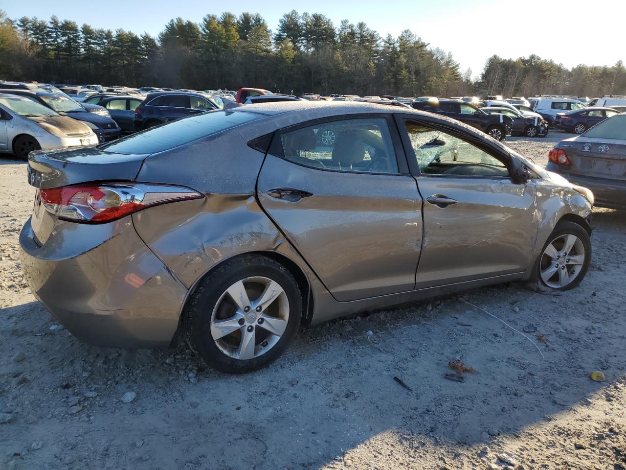 Image 3 of 2013 HYUNDAI ELANTRA GLS 2013 with VIN 5NPDH4AE9DH174640