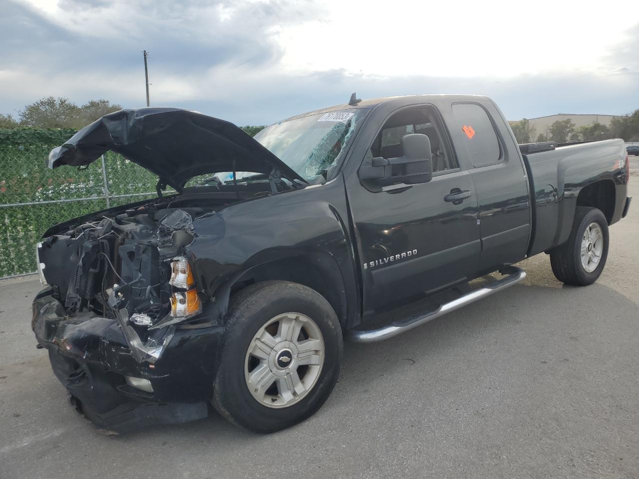 Image 1 of 2007 CHEVROLET SILVERADO K1500 2007 with VIN 1GCEK19J57Z512960