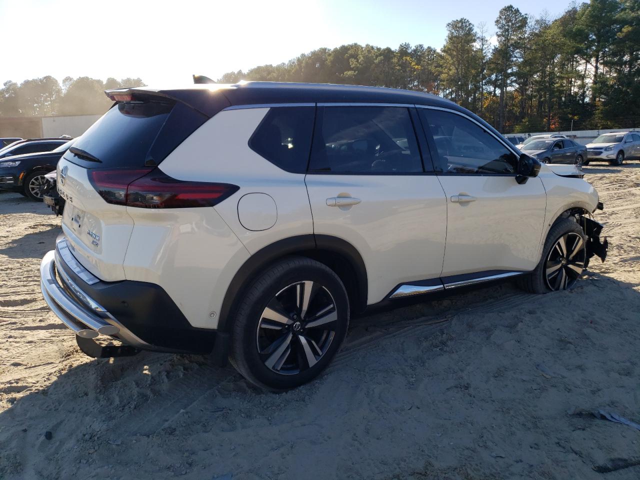 Image 3 of 2021 NISSAN ROGUE PLATINUM 2021 with VIN JN8AT3DDXMW305720