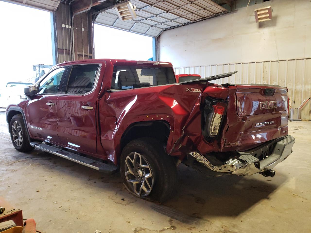 Image 2 of 2022 GMC SIERRA K1500 SLT 2022 with VIN 3GTUUDED7NG616113