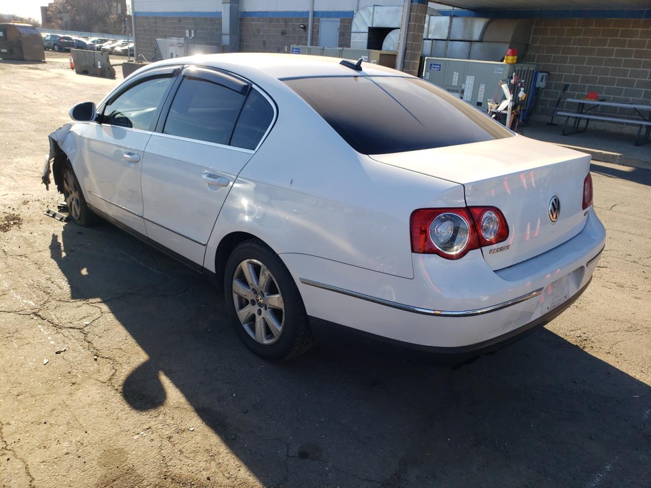 Изображение 2 2006 VOLKSWAGEN PASSAT 2.0T LUXURY 2006 с VIN WVWEK93C26P047427