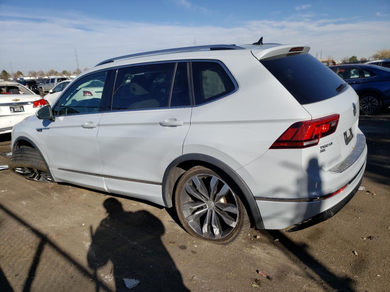 Image 2 of 2019 VOLKSWAGEN TIGUAN SEL PREMIUM 2019 with VIN 3VV4B7AX4KM007759