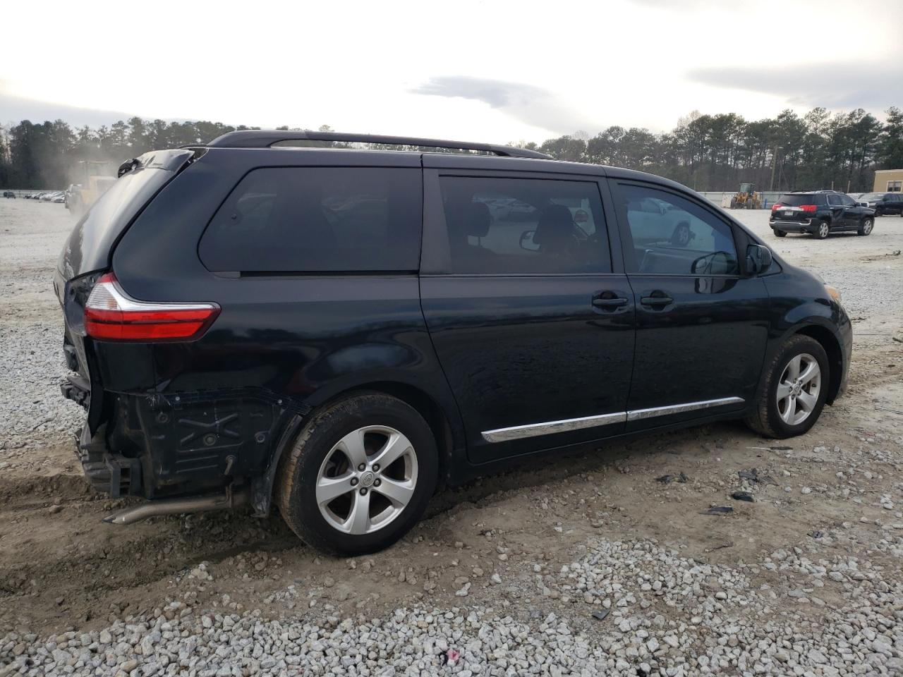 Obraz 3 z 2015 TOYOTA SIENNA LE 2015 z VIN 5TDKK3DCXFS602922