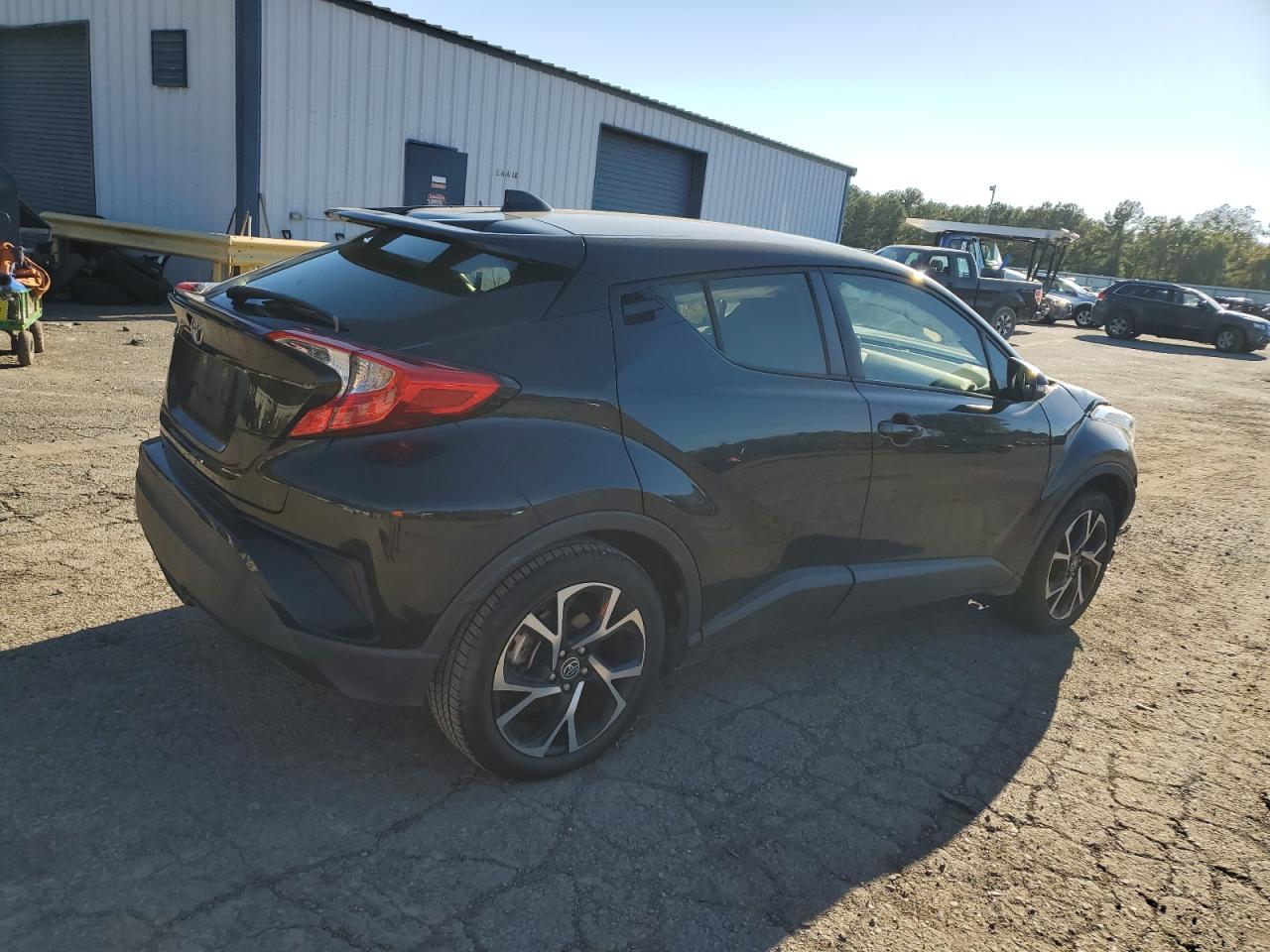 Image 3 of 2019 TOYOTA C-HR XLE 2019 with VIN JTNKHMBX9K1036071