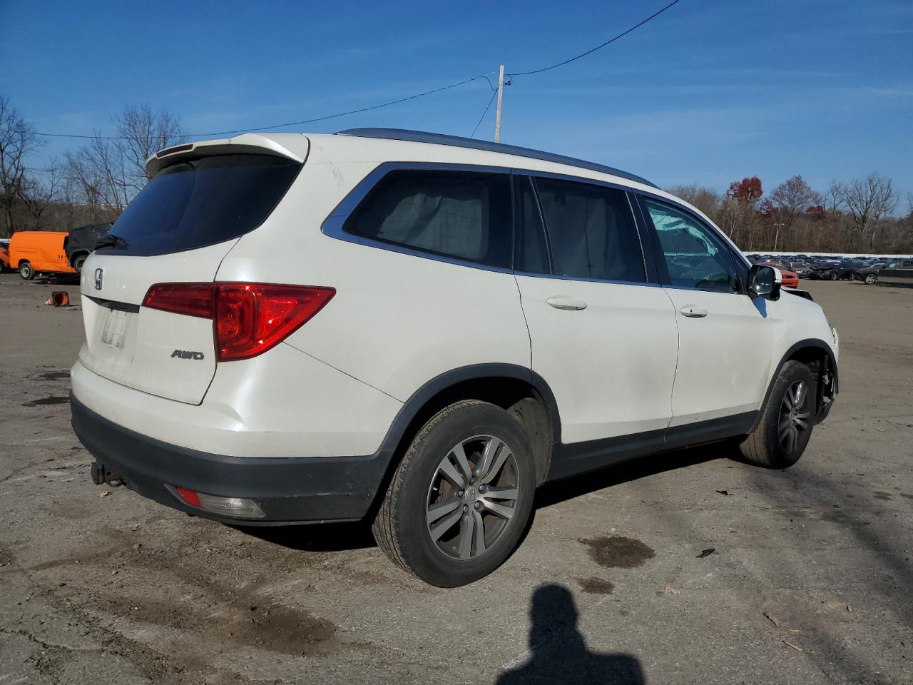 Image 3 of 2018 HONDA PILOT EXL 2018 with VIN 5FNYF6H56JB034743