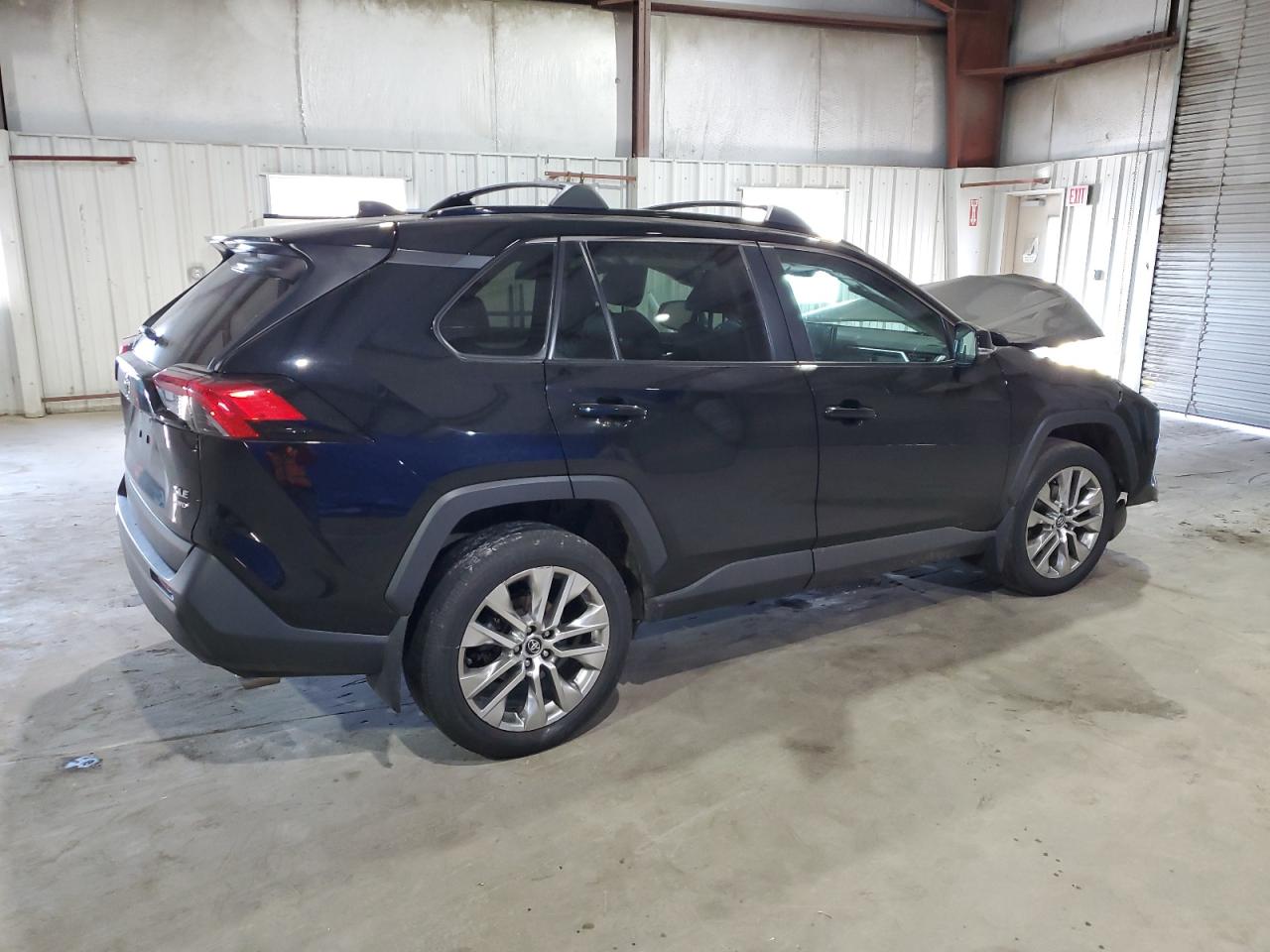 Obraz 3 z 2021 TOYOTA RAV4 XLE PREMIUM 2021 z VIN 2T3A1RFV2MC165818