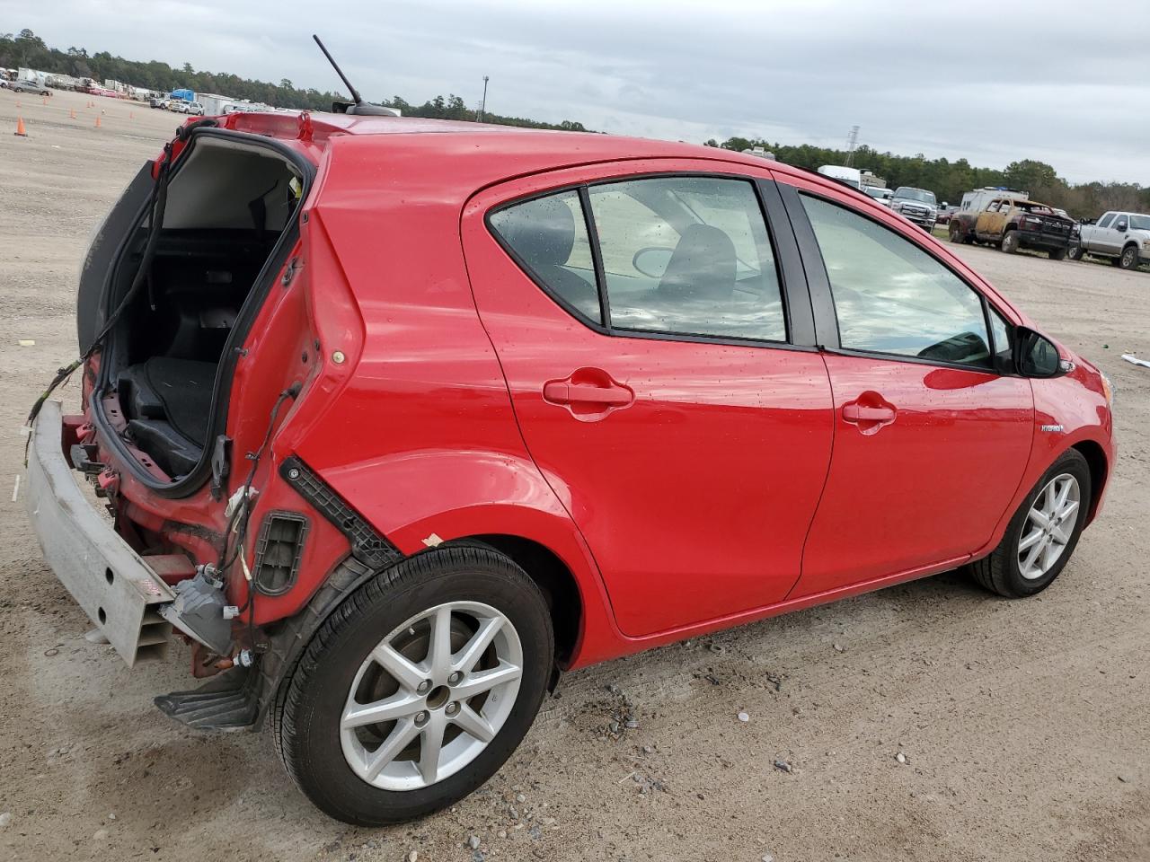 Image 3 of 2014 TOYOTA PRIUS C  2014 with VIN JTDKDTB35E1569594