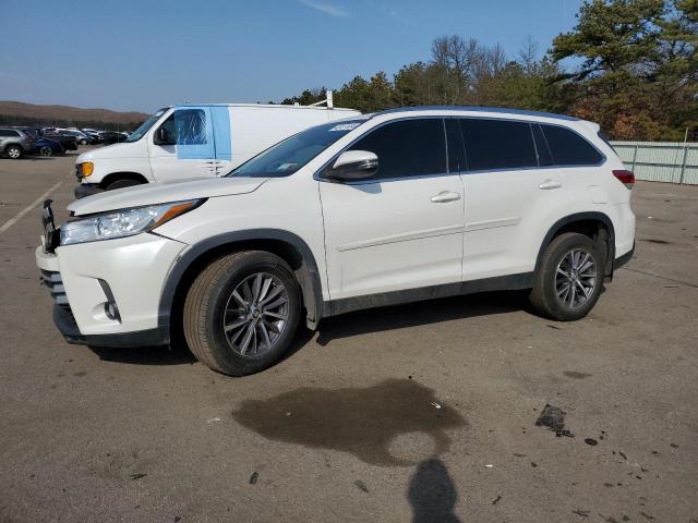 Image 1 of 2019 TOYOTA HIGHLANDER SE 2019 with VIN 5TDJZRFH9KS588038