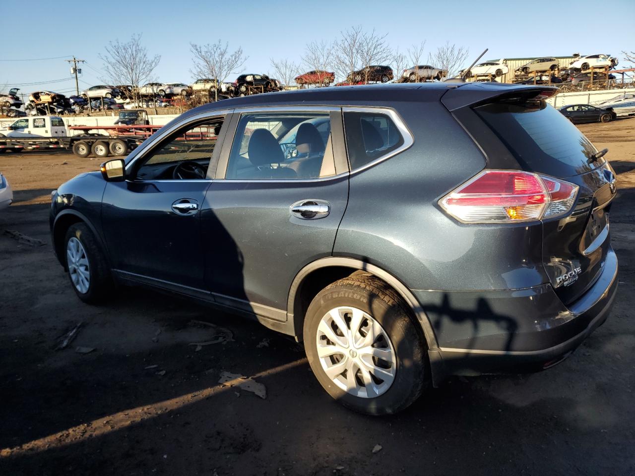 Image 2 of 2015 NISSAN ROGUE S 2015 with VIN KNMAT2MV7FP580327