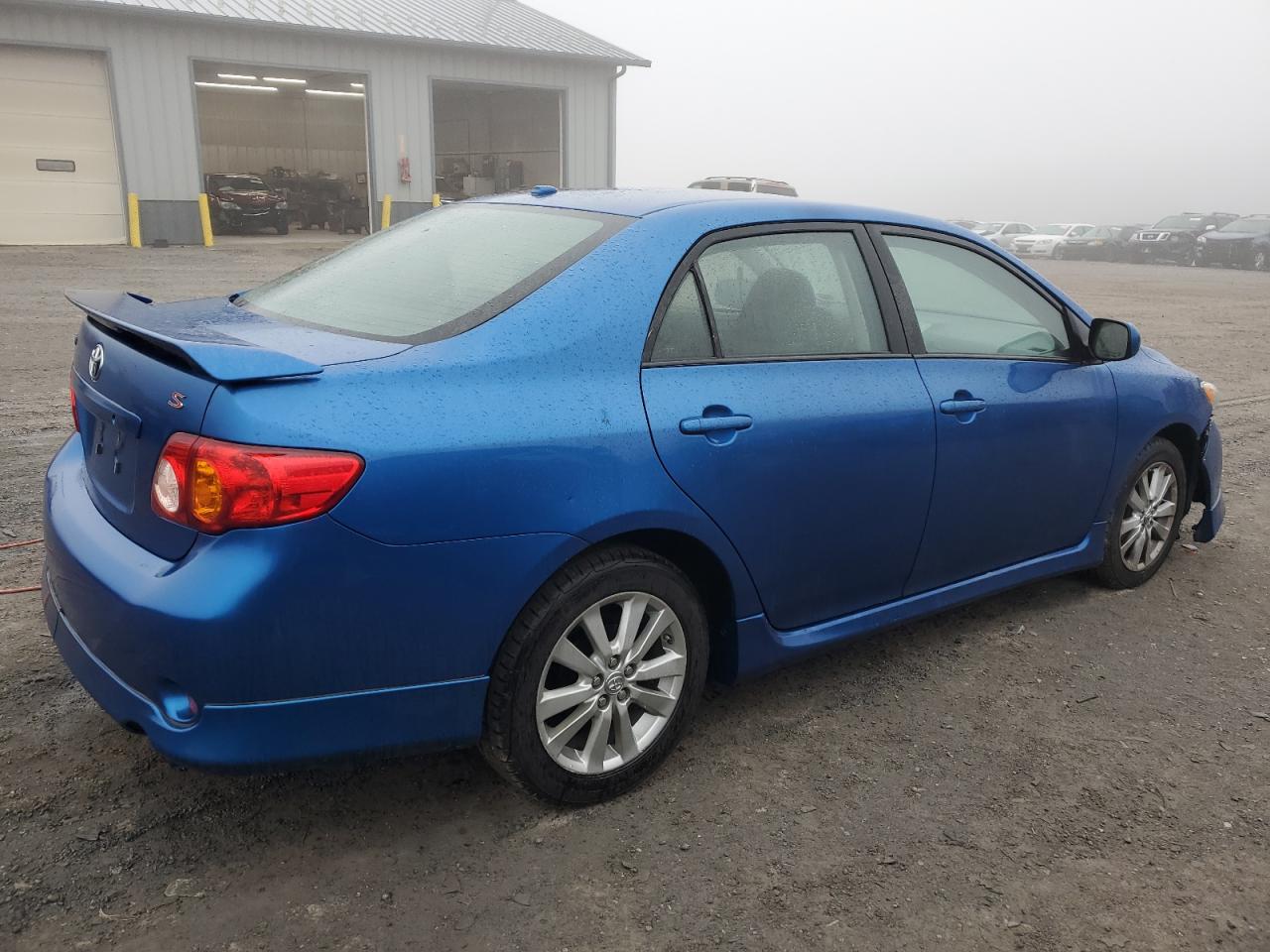 Obraz 3 z 2010 TOYOTA COROLLA BASE 2010 z VIN 2T1BU4EE2AC480381