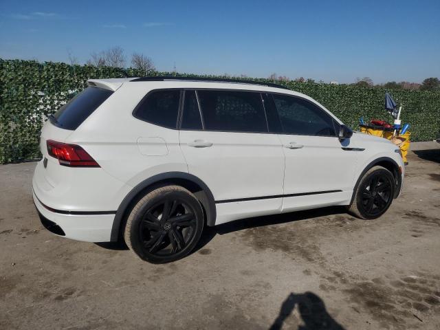 Изображение 3 2023 VOLKSWAGEN TIGUAN SE R-LINE BLACK 2023 с VIN 3VVCB7AX3PM024541
