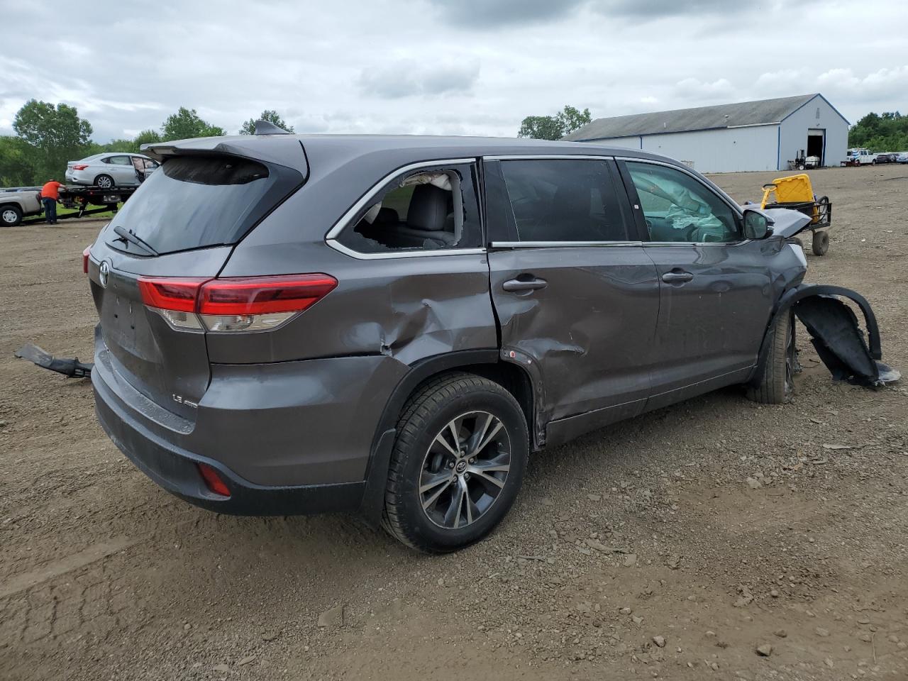 Изображение 3 2018 TOYOTA HIGHLANDER LE 2018 с VIN 5TDBZRFH2JS819073