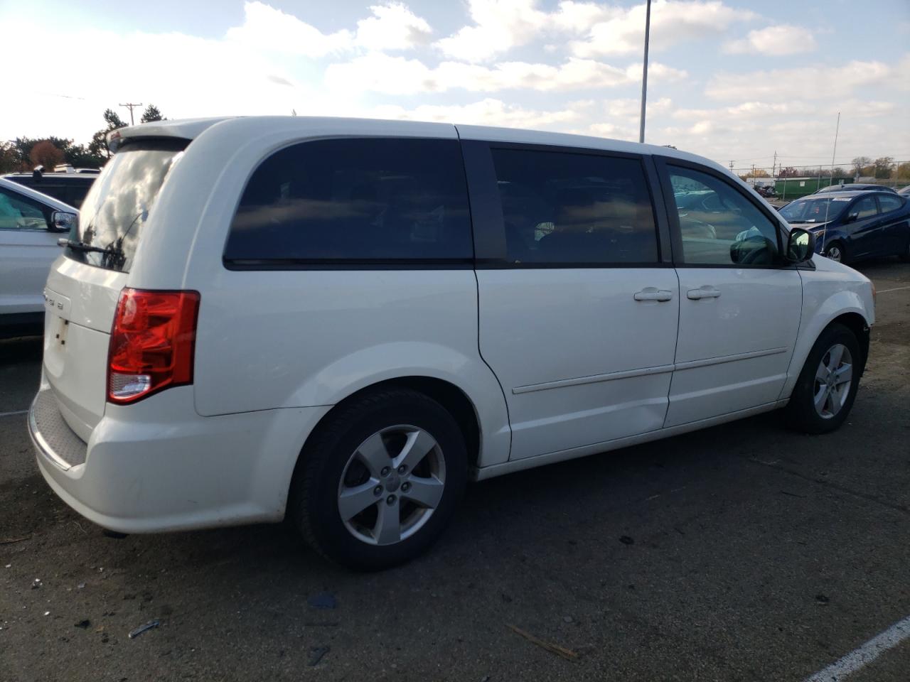 Image 3 of 2013 DODGE GRAND CARAVAN SE 2013 with VIN 2C4RDGBG4DR617444