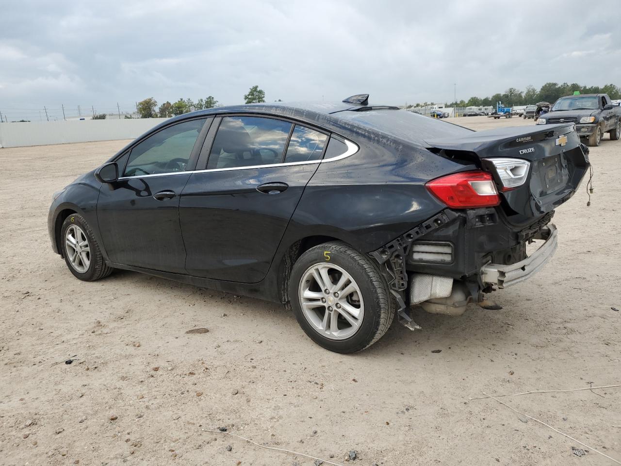 Изображение 2 2018 CHEVROLET CRUZE LT 2018 с VIN 1G1BE5SMXJ7242979