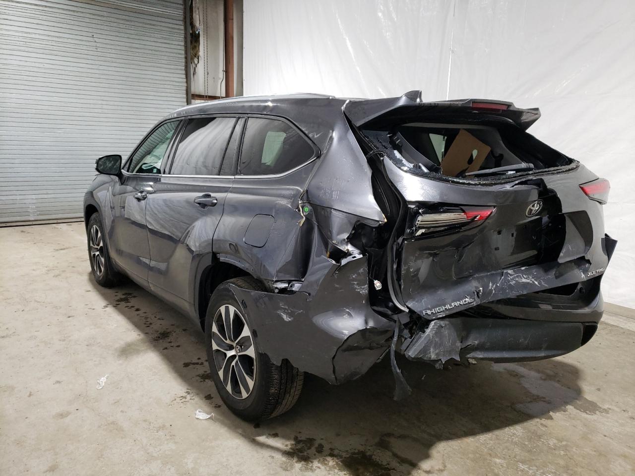 Image 2 of 2021 TOYOTA HIGHLANDER XLE 2021 with VIN 5TDGZRBH1MS067981