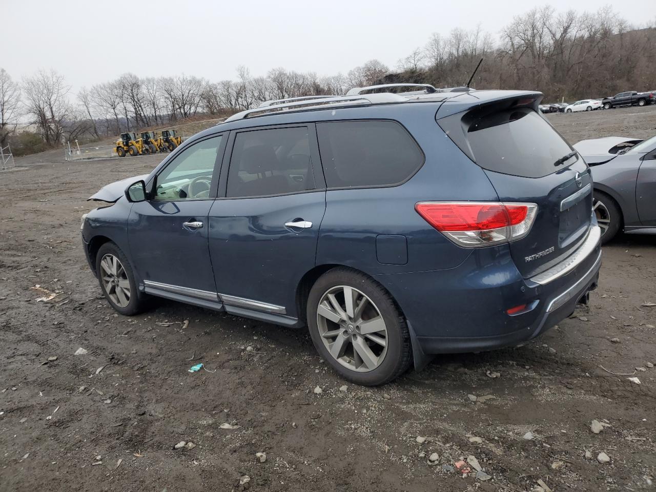 Image 2 of 2015 NISSAN PATHFINDER S 2015 with VIN 5N1AR2MM9FC621467