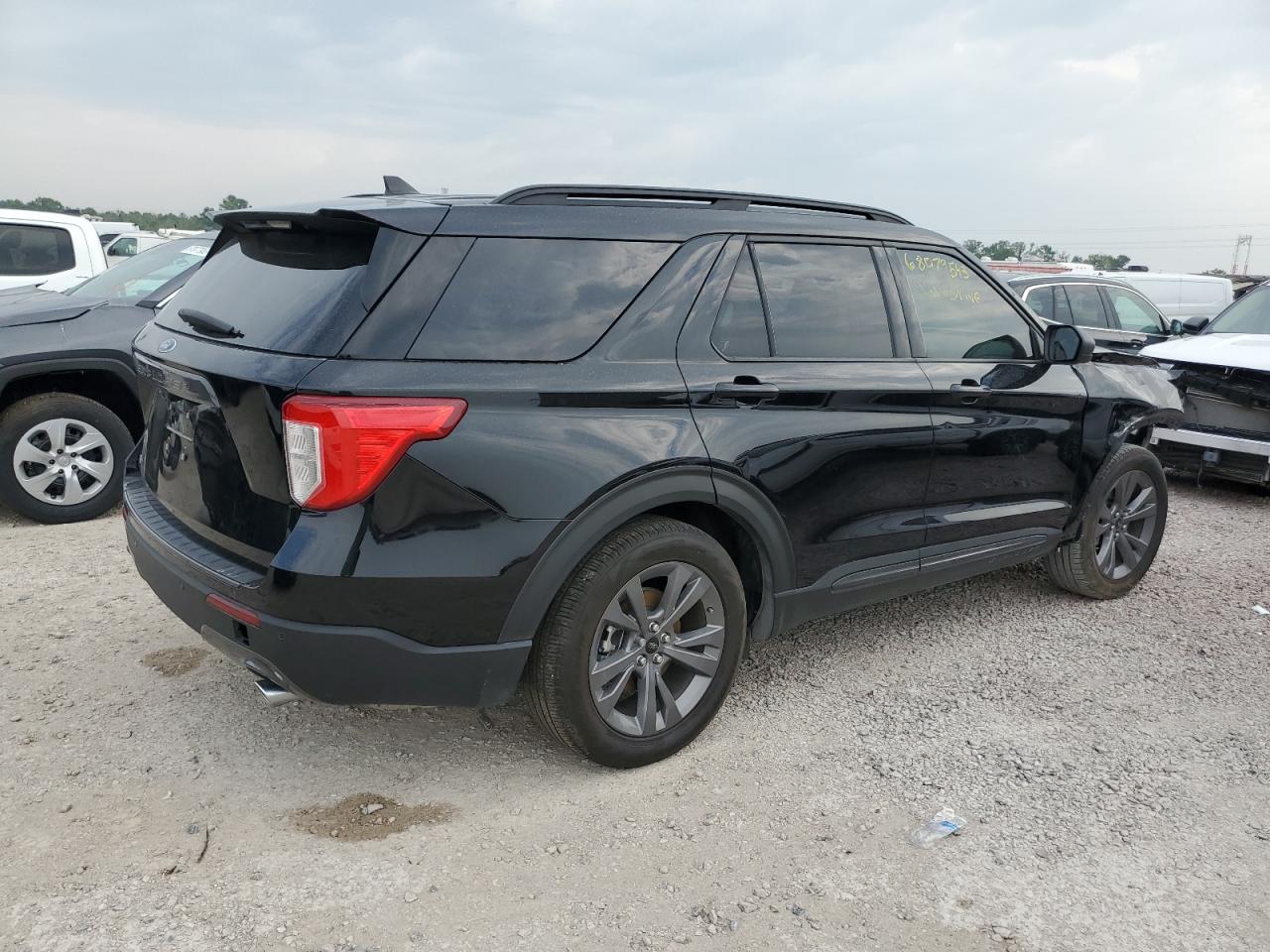 Image 3 of Ford Explorer Xlt 2021 with VIN 1FMSK7DH0MGB31627