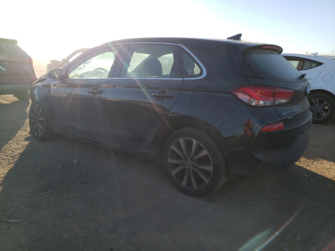 Obraz 2 z 2019 HYUNDAI ELANTRA GT  2019 z VIN KMHH35LE0KU094726